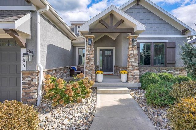 205 SW Mackenzie Drive, Lee's Summit, MO 64081