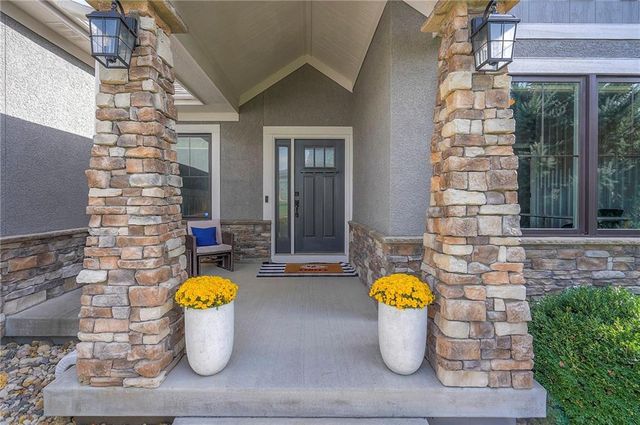 205 SW Mackenzie Drive, Lee's Summit, MO 64081