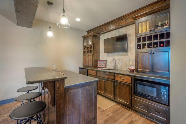 205 SW Mackenzie Drive, Lee's Summit, MO 64081