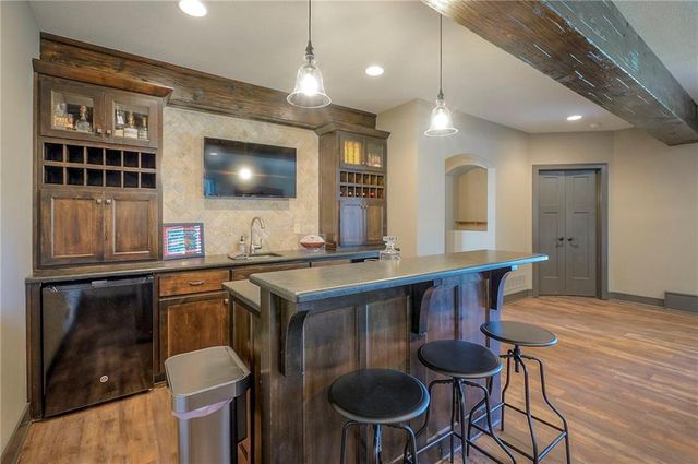 205 SW Mackenzie Drive, Lee's Summit, MO 64081