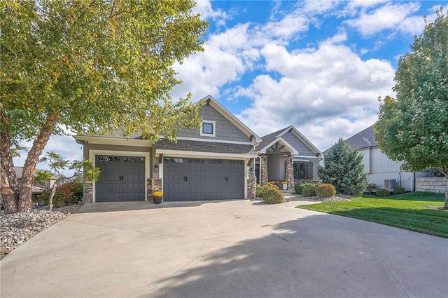 205 SW Mackenzie Drive, Lee's Summit, MO 64081