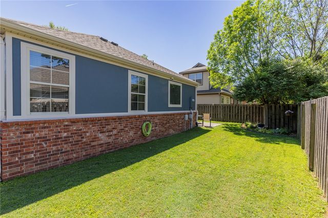 2643 N Sierra Avenue, Fayetteville, AR 72703