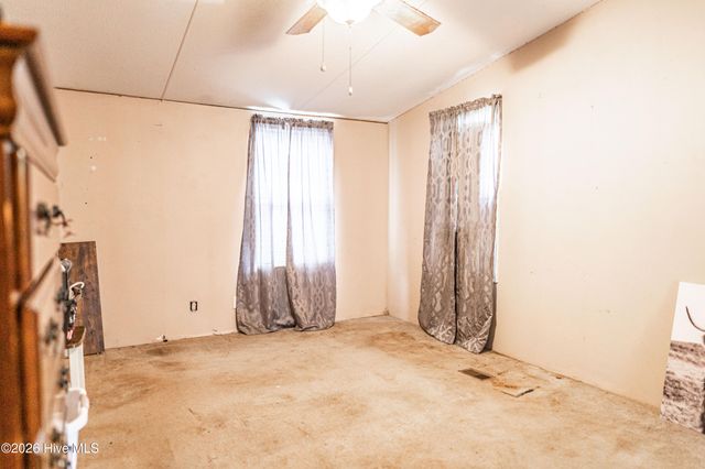 188 Willow Pond Drive, Hamlet, NC 28345