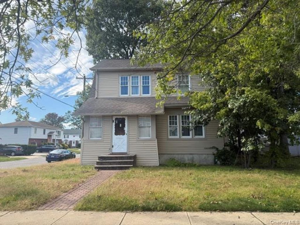 186 Rockaway Parkway, Valley Stream, NY 11580