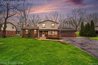 1355 Grebe Road, Highland Charter Township, MI 48357