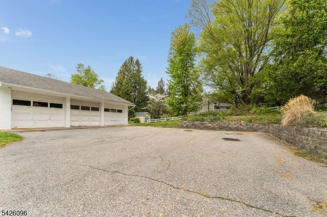 9 Broad St, Stockton Boro, NJ 08559