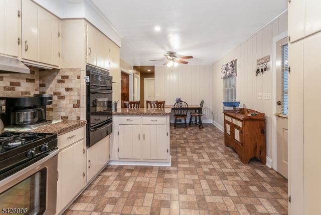 9 Broad St, Stockton Boro, NJ 08559