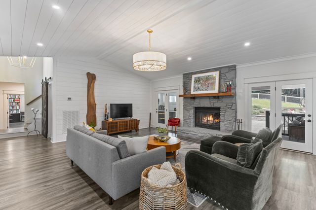 9033 Old Charlotte Pike, Pegram, TN 37143