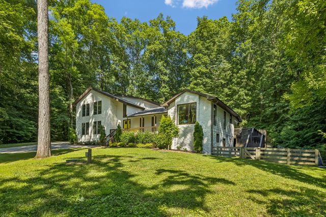 9033 Old Charlotte Pike, Pegram, TN 37143
