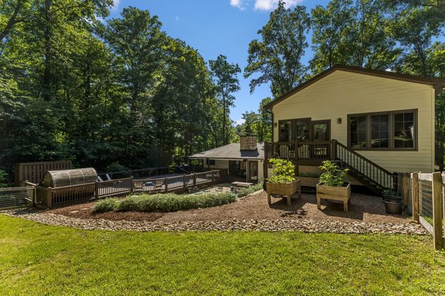 9033 Old Charlotte Pike, Pegram, TN 37143