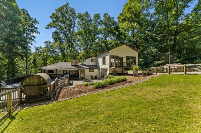 9033 Old Charlotte Pike, Pegram, TN 37143