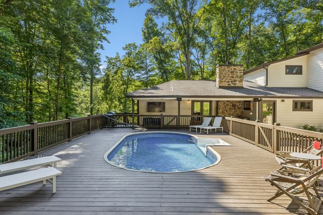 9033 Old Charlotte Pike, Pegram, TN 37143