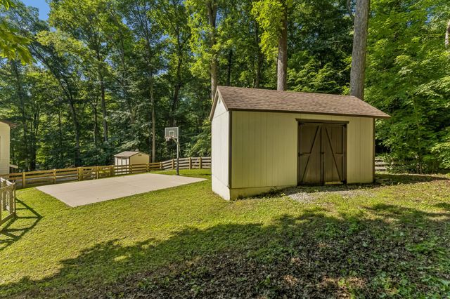 9033 Old Charlotte Pike, Pegram, TN 37143