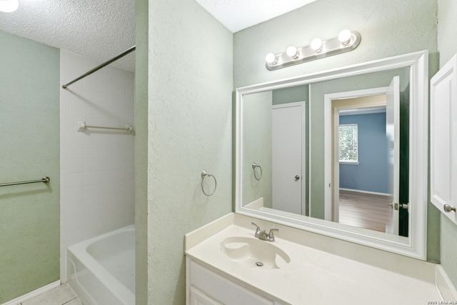 9219 BIG BETHEL DR, San Antonio, TX 78240