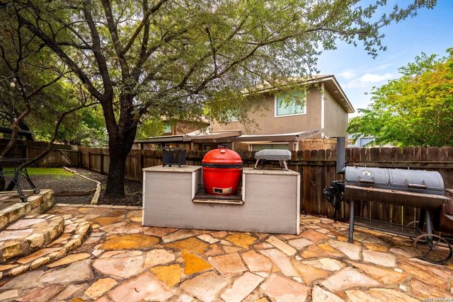 9219 BIG BETHEL DR, San Antonio, TX 78240