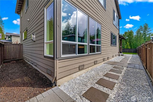 2483 NE 242nd Place, Sammamish, WA 98074