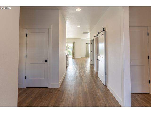 2898 Nw MT. ASHLAND Ln, Mc Minnville, OR 97128