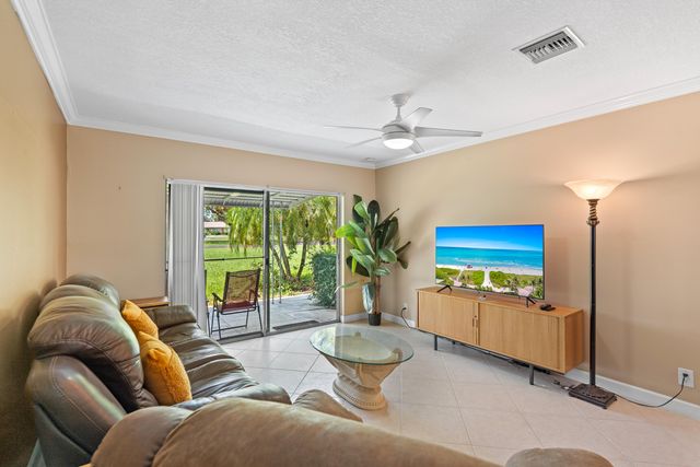 8666 Bella Vista Drive 111, Boca Raton, FL 33433