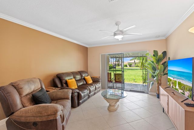 8666 Bella Vista Drive 111, Boca Raton, FL 33433