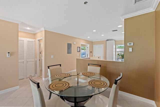 8666 Bella Vista Drive 111, Boca Raton, FL 33433