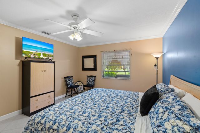 8666 Bella Vista Drive 111, Boca Raton, FL 33433