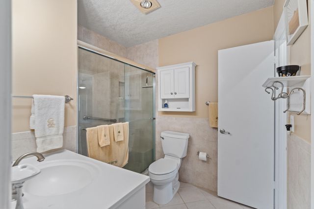 8666 Bella Vista Drive 111, Boca Raton, FL 33433