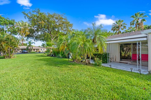 8666 Bella Vista Drive 111, Boca Raton, FL 33433