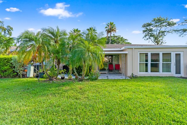 8666 Bella Vista Drive 111, Boca Raton, FL 33433