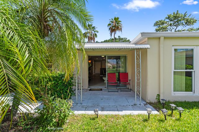 8666 Bella Vista Drive 111, Boca Raton, FL 33433