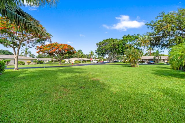 8666 Bella Vista Drive 111, Boca Raton, FL 33433