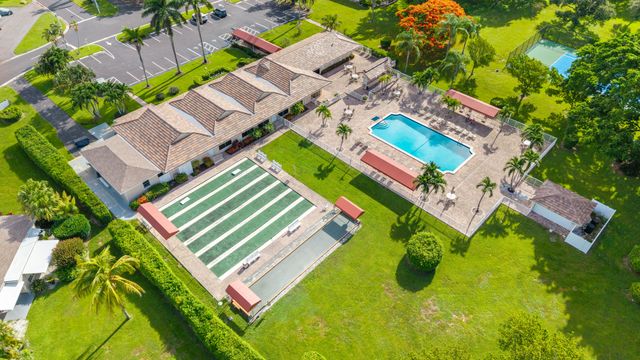 8666 Bella Vista Drive 111, Boca Raton, FL 33433