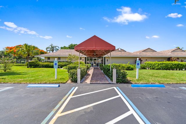 8666 Bella Vista Drive 111, Boca Raton, FL 33433