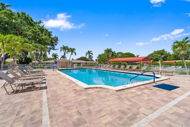 8666 Bella Vista Drive 111, Boca Raton, FL 33433