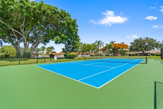 8666 Bella Vista Drive 111, Boca Raton, FL 33433