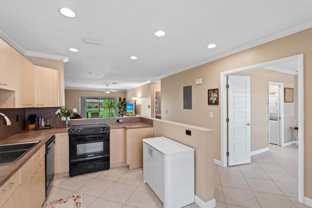 8666 Bella Vista Drive 111, Boca Raton, FL 33433