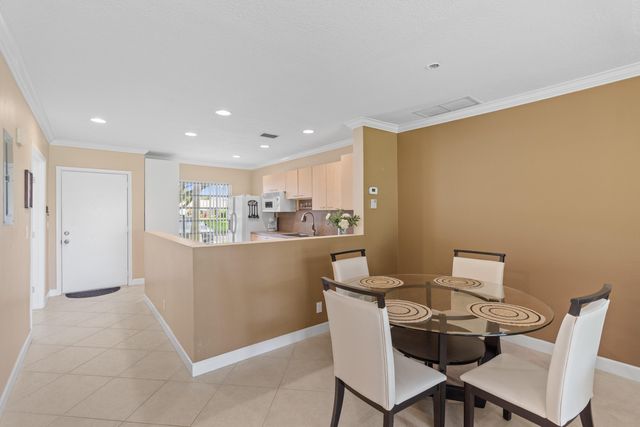 8666 Bella Vista Drive 111, Boca Raton, FL 33433
