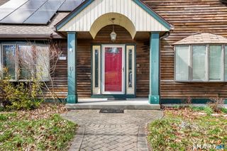 11 Circle Drive, Stratford, CT 06614