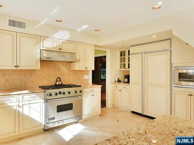 1 Frasco Lane, Norwood, NJ 07648