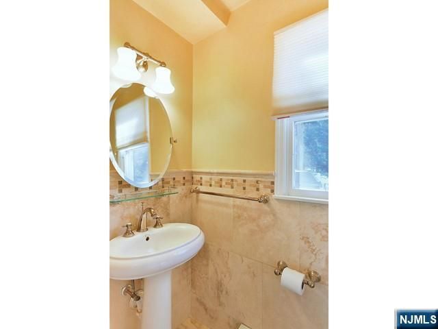 1 Frasco Lane, Norwood, NJ 07648