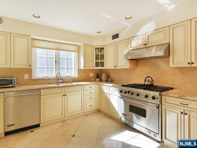 1 Frasco Lane, Norwood, NJ 07648