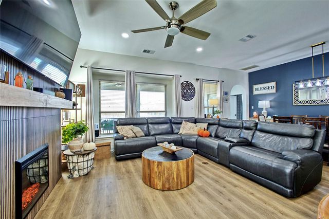 305 Lightcliff ST, Hutto, TX 78634