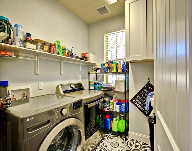 305 Lightcliff ST, Hutto, TX 78634