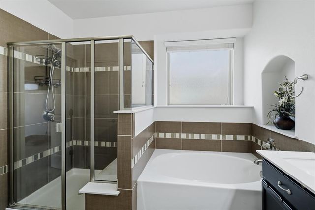 305 Lightcliff ST, Hutto, TX 78634