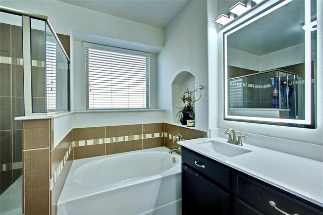 305 Lightcliff ST, Hutto, TX 78634