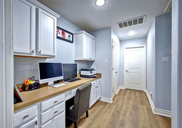 305 Lightcliff ST, Hutto, TX 78634