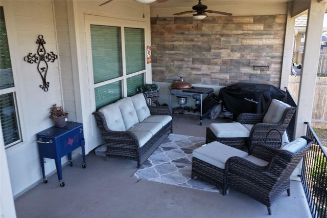 305 Lightcliff ST, Hutto, TX 78634
