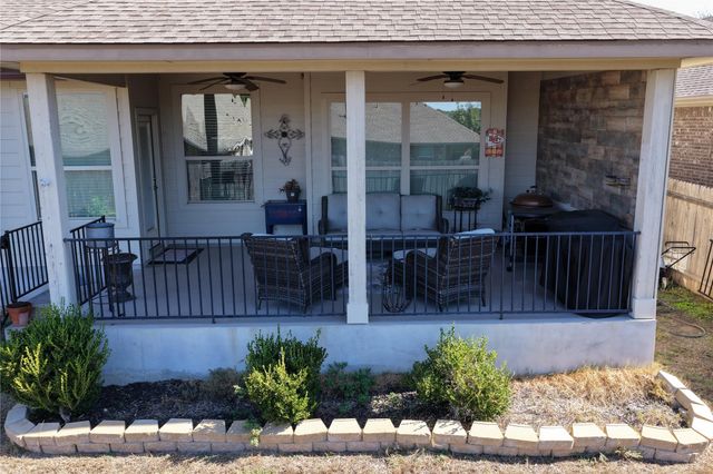 305 Lightcliff ST, Hutto, TX 78634
