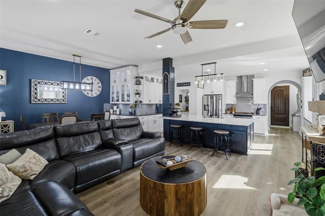 305 Lightcliff ST, Hutto, TX 78634