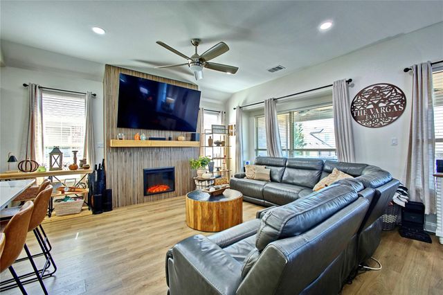 305 Lightcliff ST, Hutto, TX 78634