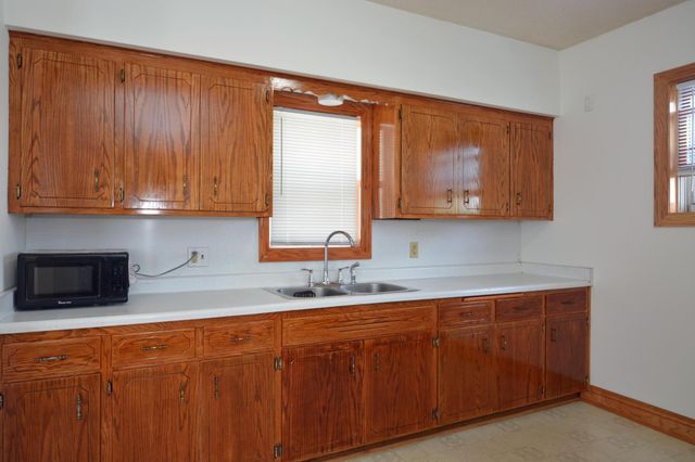 653 Thomas Avenue, Saint Paul, MN 55104